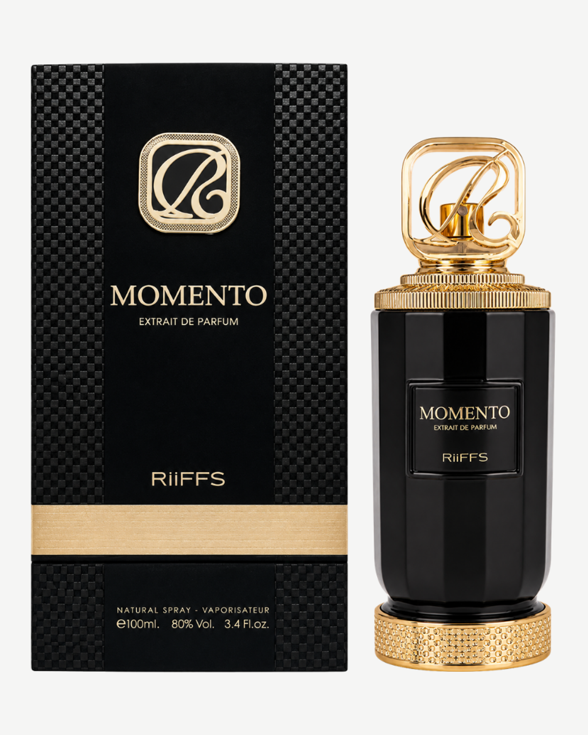 Riiffs Momento junto a su caja